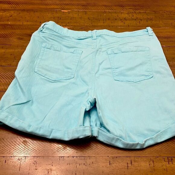 Gloria Vanderbilt blue cuffed shorts - Picture 4 of 8